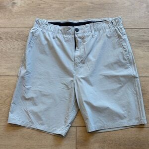 Hurley Men's Light Gray Hybrid Walkshorts- 32